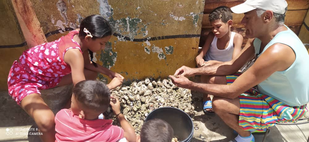 YO❤️CUMANÁ

¿Qué tal? Así andamos en la Feria de las Pepitonas 2022; ven a #Cumaná y disfruta de su cultura, sus paisajes y su gastronomía 🇻🇪🦪

#ArteEsConsciencia <a href="/lossifontes/">LUIS JAVIER SIFONTES</a>