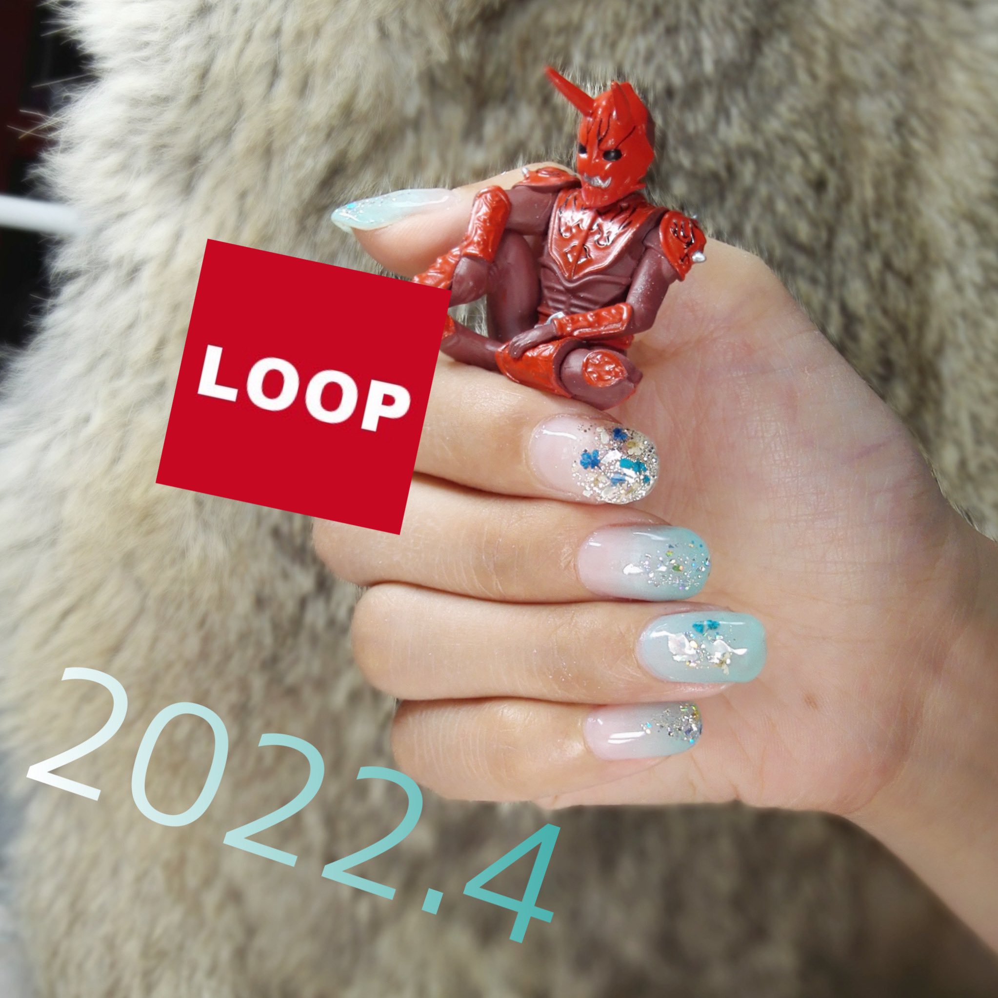 ネイルサロン Loop 完全予約制 小さな押し花 とラメ とシェル ネイル そして モモタロス ハンド 押し花 春 春ネイルデザイン ブルー 水色 ラメ シェル 定額制ネイルサロン 持ち込みデザイン 夜も開いてるネイルサロン 仕事帰りに寄れる