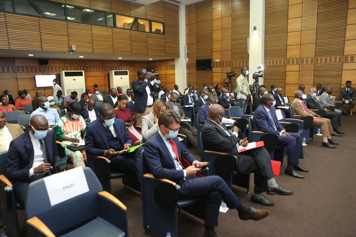 Cgeci_Officiel's tweet photo. Le Ministère de l’emploi et de la protection sociale a organisé le 14 avril 2022 à la Maison de l’Entreprise au Plateau, un atelier tripartite de renforcement de l’adéquation Emploi-Formation et validation d’un plan d’actions intégré.
#Adéquation
#Formation_Emploi https://t.co/o590Cpzga0