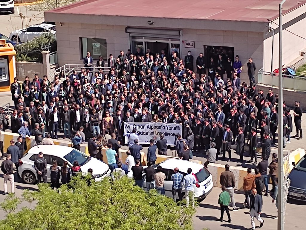 Meslektaşımıza yönelik polis saldırısına karşı hak ve hukuk mücadelesini her platformda sürdüreceğiz. #avukataşiddeteson