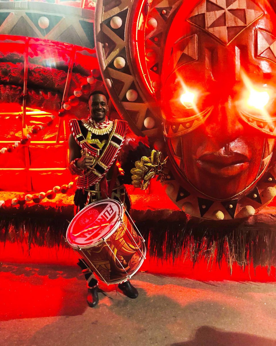 vhborges01's tweet photo. Salve a negritude, Salgueiro é resistência! ❤️✊🏿 https://t.co/GGjSJdQWik
