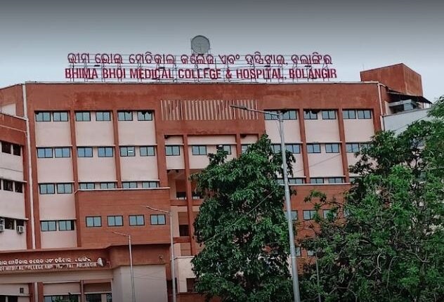 Indian__doctor's tweet photo. #Sad!!
NISHANT ,MBBS 1st yr (from #haryana)studying at the Bhima Bhoi Medical College in #Bolangir died after falling off the roof of the hostel.

Why colleges have such toxic environment?
Need serious investigation!
@NMC_IND @mansukhmandviya
@PMOIndia @Naveen_Odisha
#MedTwitter https://t.co/atK0aTmpLy