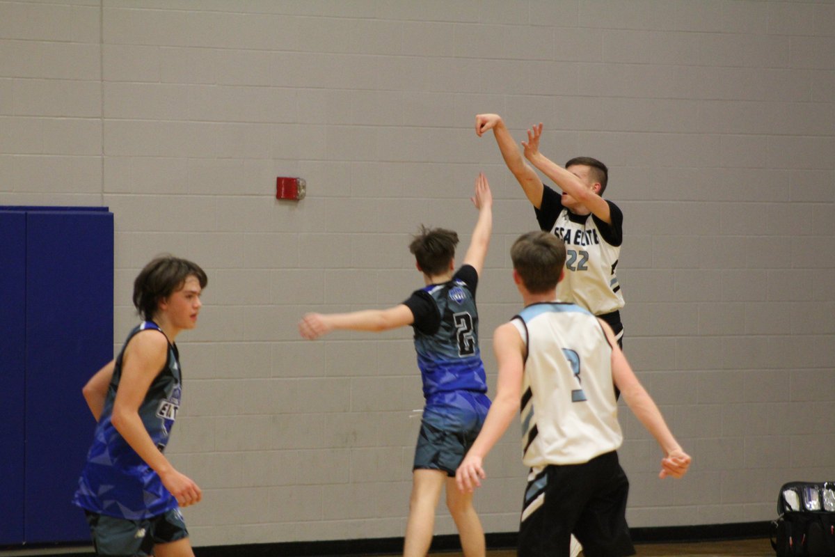 Starting #PrepHoopsLIVE with a win for SSA Elite 2025 White over Starks Elite 2025  61 - 56 
<a href="/BurgessColey03/">Coley Burgess</a>, Will Ottot , <a href="/RuderDawson/">Dawson Ruder</a>, <a href="/thetreyoakley10/">trey oakley</a> <a href="/SSA_Hoops/">SSA Hoops</a>