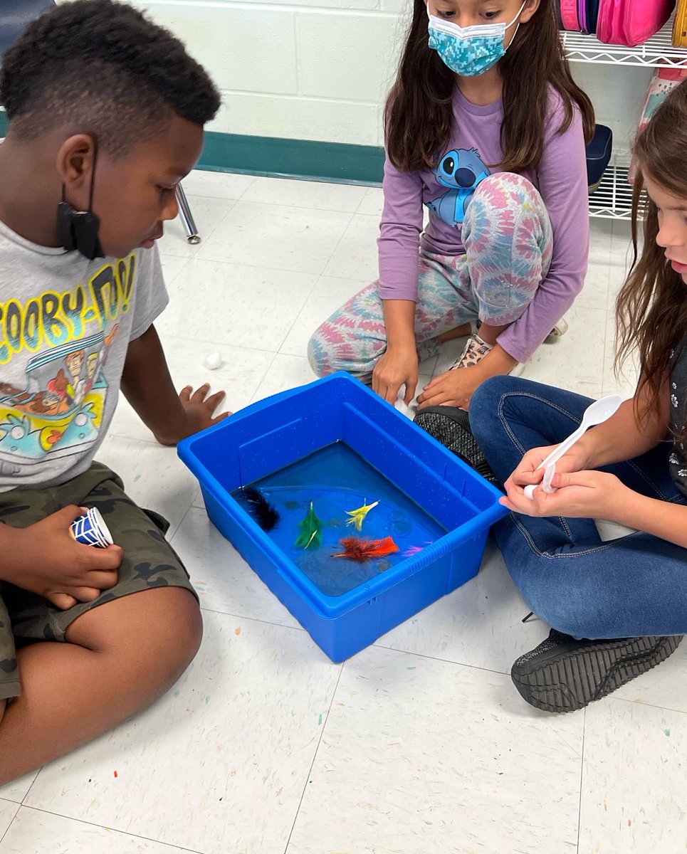 TrevinoSTEM's tweet photo. #EarthDaySTEM We read ‘Oil’ yesterday and with this mornings Earth Day @nearpod , 4th grade was ready to clean up &amp; contain an oil spill to save marine wildlife! We used vegetable oil and feathers to simulate sea birds.

@NISD @NISDWanke @NISDSTEMLabs @NISDScience #EarthDay2022 https://t.co/Me0SNCDzzh