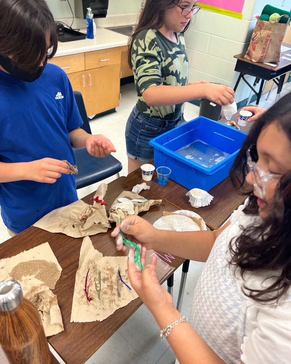 TrevinoSTEM's tweet photo. #EarthDaySTEM We read ‘Oil’ yesterday and with this mornings Earth Day @nearpod , 4th grade was ready to clean up &amp; contain an oil spill to save marine wildlife! We used vegetable oil and feathers to simulate sea birds.

@NISD @NISDWanke @NISDSTEMLabs @NISDScience #EarthDay2022 https://t.co/Me0SNCDzzh