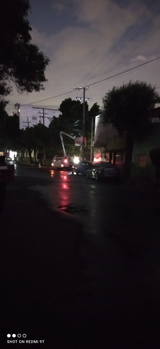 heriberto_cima's tweet photo. @CFE_Contigo @CFEmx Incre��ble que hayan venido por un reporte a mi calle, comentando que había una falla; cuando no la había, y hayan dañado el transformador, y ahora como lo van a solucionar?? Esto en calle Unión, Tlatilco Azcapotzalco CDMX. https://t.co/HWXU2o1YHg