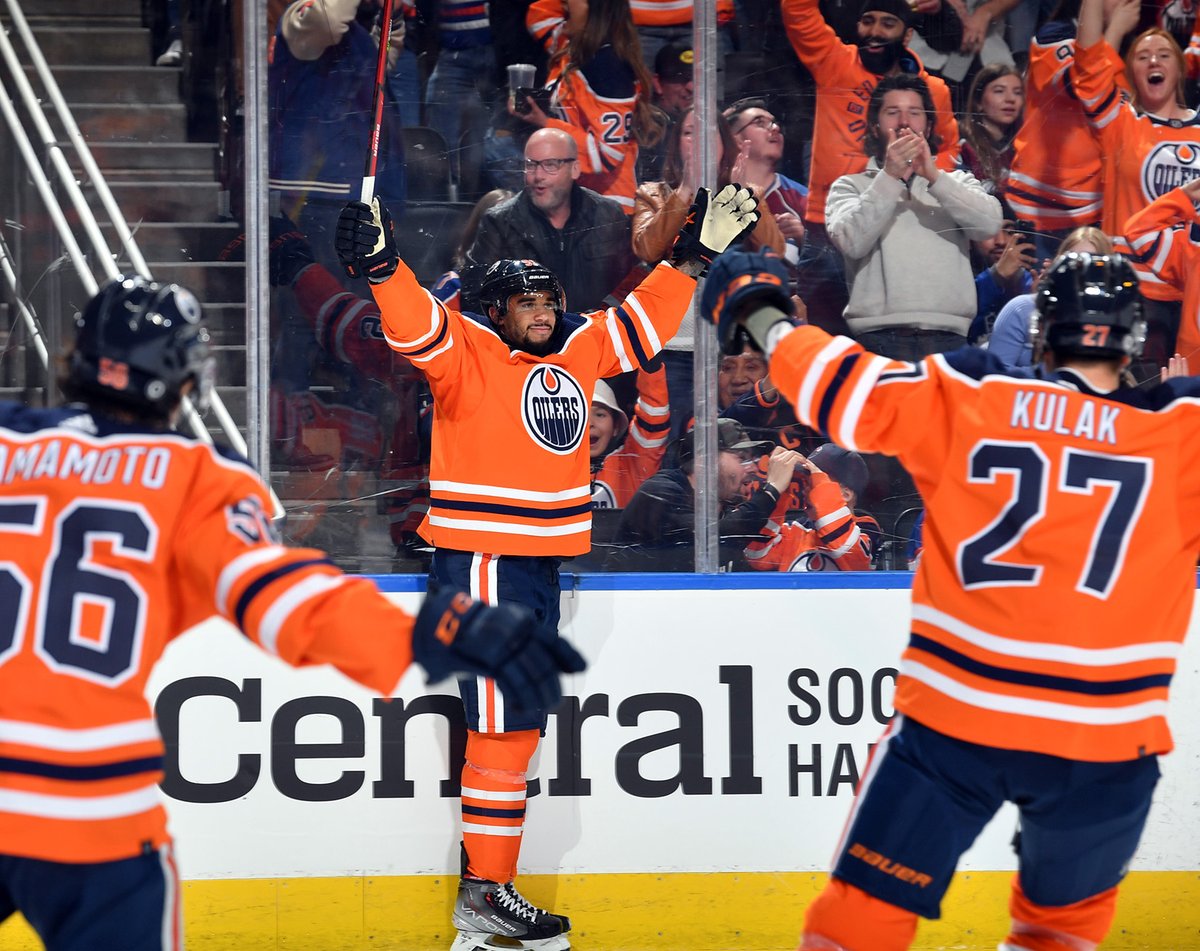 🎶 YOU CAN PLAY LA BAMBA RIGHT INTO THE PLAYOFFS 🎶

#LetsGoOilers