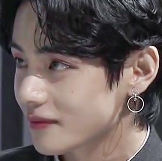 softaetaee's tweet photo. In love with Taehyung's pretty details ♡ https://t.co/fJlGM67Gqe