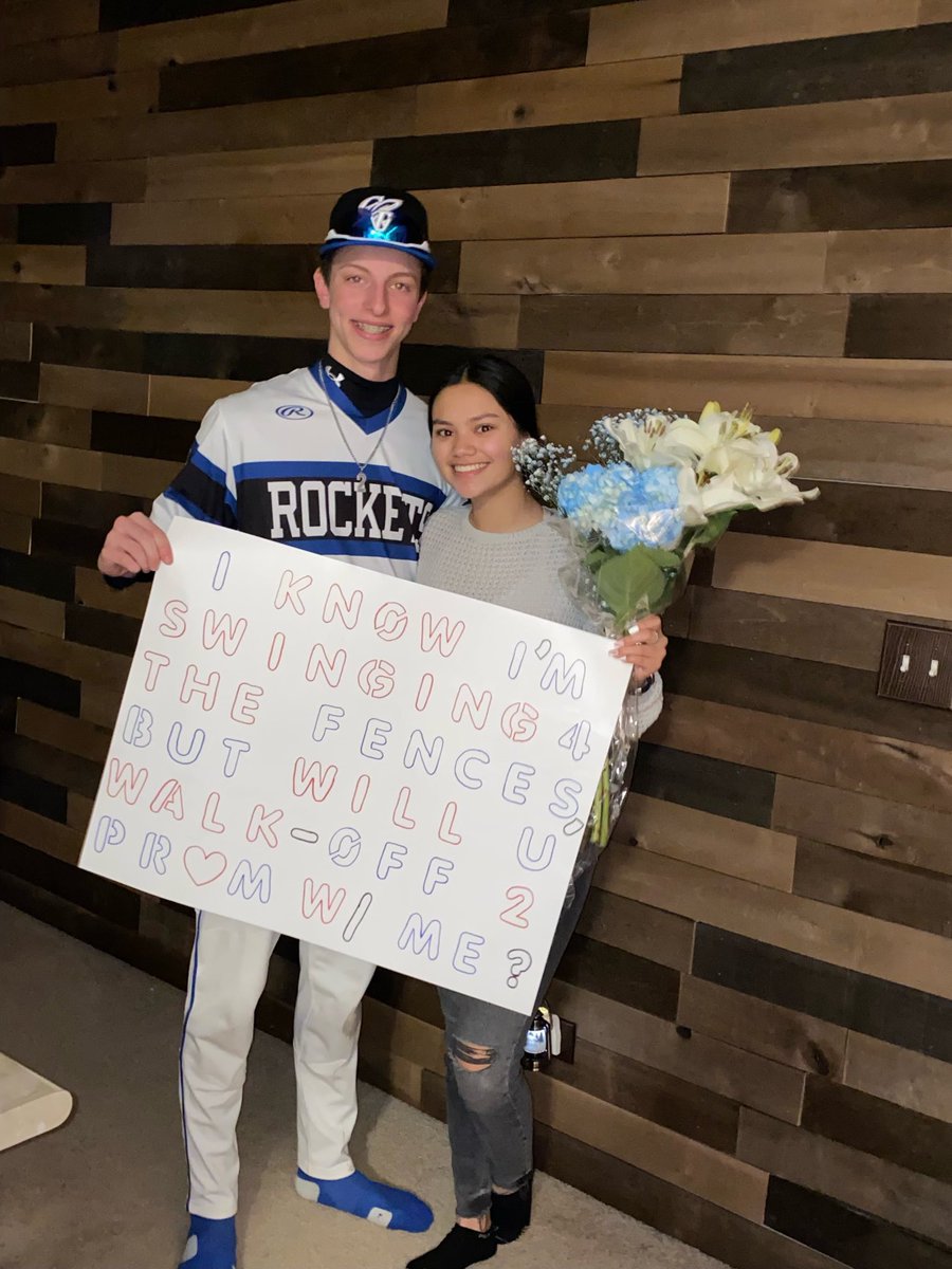 JaniceKotwica's tweet photo. 04/21/22…Prom proposal 2022💙❤️🤍 @CarterKotwica @kaitlynthoms20 
#PromProposal https://t.co/cmh7AGHjkS