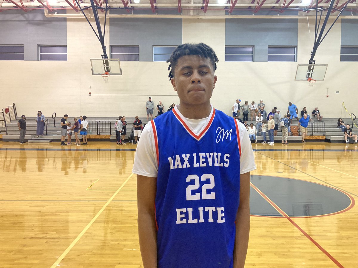 TexasHoopsGASO's tweet photo. #GASOOpen2

📸 @micahgibbs23 - @maxlevelselite 17U White
2023 - McKinney North

• Quick and high release
• Uses length in passing lanes
• Great bounce 

#GASO | Everyone’s Big Stage https://t.co/KB2X3AWAyu