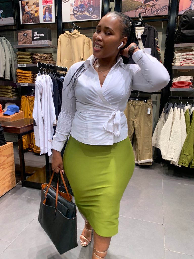 NanaZulu's tweet photo. Went to see my sis at her work 🙃 https://t.co/gXfkKsYsMF