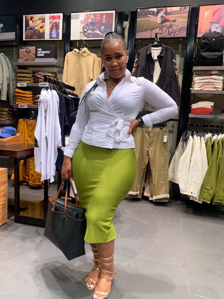 NanaZulu's tweet photo. Went to see my sis at her work 🙃 https://t.co/gXfkKsYsMF