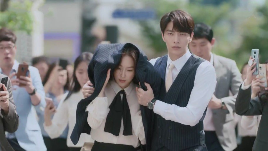효달이 너무 유명인이라서 그런거아닐까
어제갑작스레데뷔하기도햇고