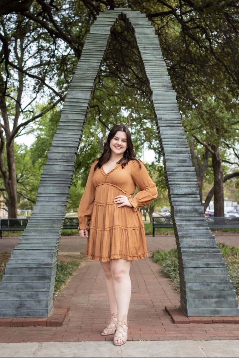 graciedavvis's tweet photo. Finally got to take senior pictures under the arch ☺️ https://t.co/EGDqvcZzWk