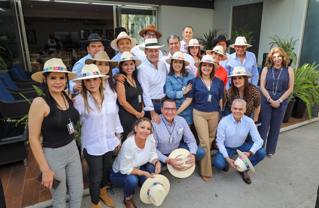 MartinOrozcoAgs's tweet photo. Hoy convivimos con las y los legisladores federales y locales en el marco de esta #FNSM2022. https://t.co/WMHS1LLL6Q