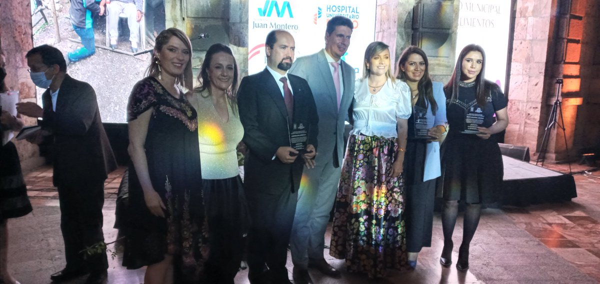 Cinco empresas fueron homenajeadas por <a href="/AccionSocialCue/">Acción Social Cuenca</a>, por su trabajo permanente en #ResponsabilidadSocial, entre ellas #CorporaciónAzende. Recibió el reconocimiento <a href="/mpiedra0768/">Marco Piedra A</a> a nombre de la empresa.
<a href="/MunicipioCuenca/">Municipio Cuenca</a> <a href="/pedropalaciosu/">Pedro Palacios U.</a>