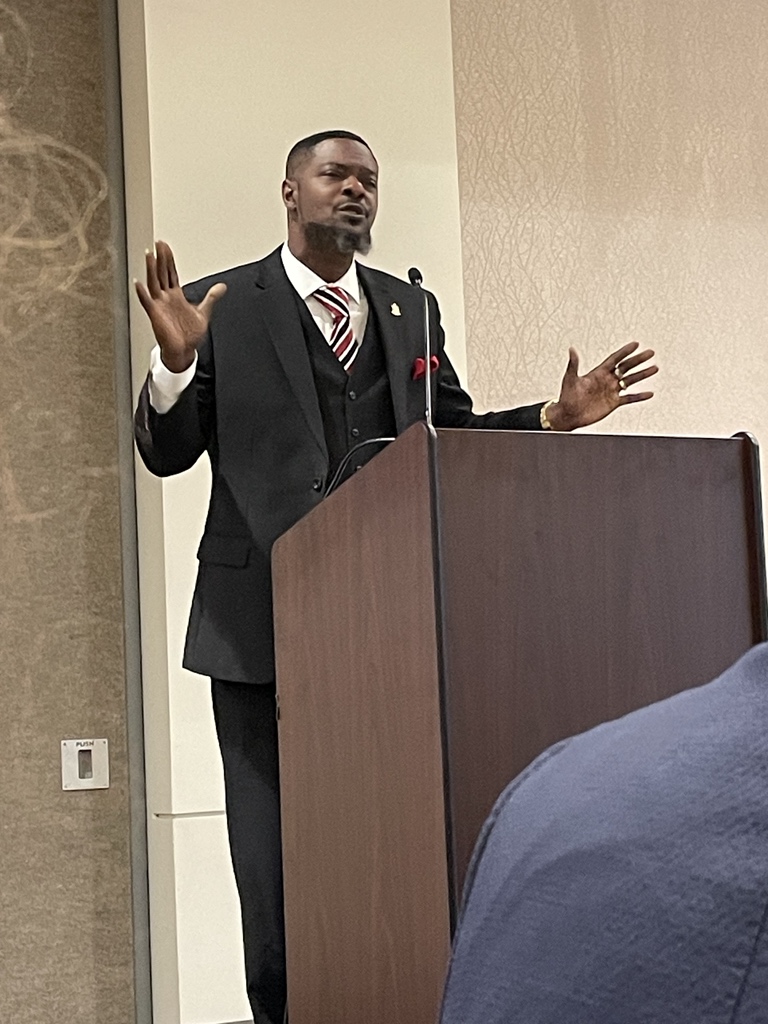Powerful and energizing keynote tonight by <a href="/TabariWallace/">Tabari Wallace</a> celebrating 3 cohorts of @kenanfellows. So proud to be a part of this AMAZING program!