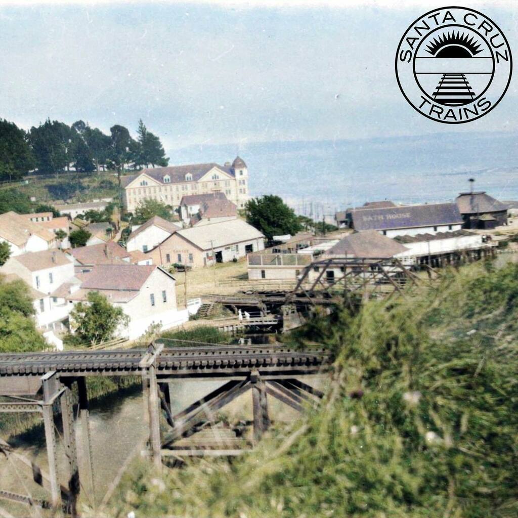 SantaCruzTrains's tweet photo. Capitola as viewed from above Wharf Road near the Southern Pacific Railroad bridge over Soquel Creek, ca 1915. Courtesy @ucsc_library #ucsclibrary Colorized using @MyHeritage #myheritage @DeOldify #deoldify #santacruztrains #californiahistory #santacruzcounty #capitola #soqu… https://t.co/PPEd6ErUT6