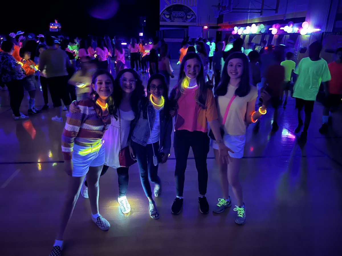 CouncilPhms's tweet photo. The PHMS NEON PARTY is the place to be! @phmsjaguars @wertj @wjhsd https://t.co/gHPwaqI0h8