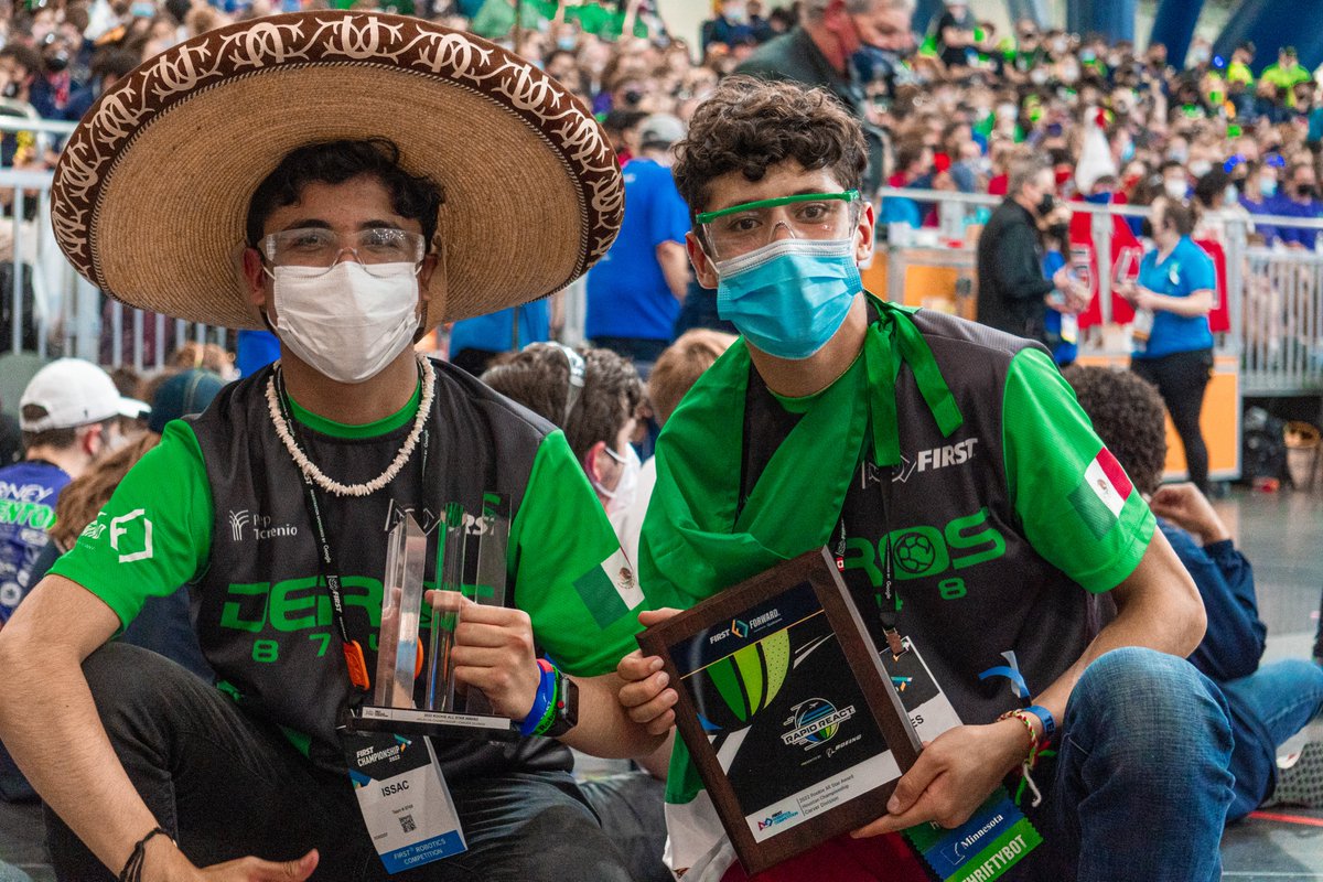 ConectaTECmx's tweet image. ¡Jóvenes mexicanos rompiéndola en el mundial de robótica🇲🇽🤖! Felicidades al equipo Deros 8748 de Preparatoria @Tecmilenio🟢 por obtener el Rookie All Star Award🏅 en #FIRST. @PrepaTecmilenio #FIRSTChamp #RapidReact