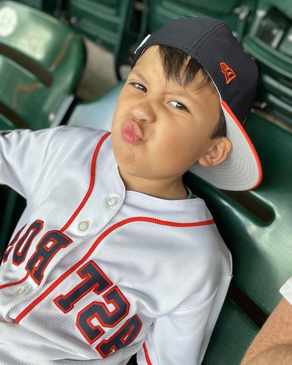 kzarella's tweet photo. Go astros #LevelUp g https://t.co/6HUB1zvva7