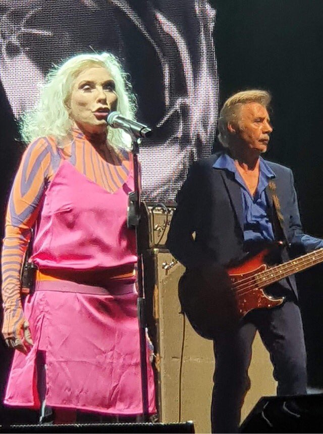 A bit of Blondieing on a Saturday night never does a feller any harm…😎