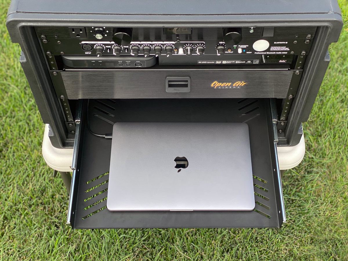 openaircinema's tweet photo. #projectionbooth https://t.co/K6NhsDgKEv