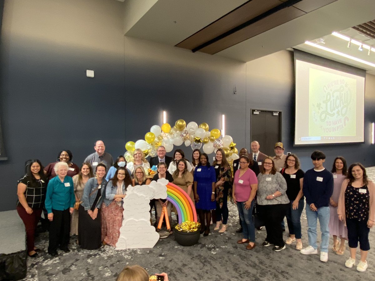 DrChapmanCISD's tweet photo. Congratulations to all the PTA honorees! Thnx for devoting your time & talents to @CFBISD! @CFBCouncilPTA #lifememberceremony #volunteerapprectiation https://t.co/M9vEV8RACZ