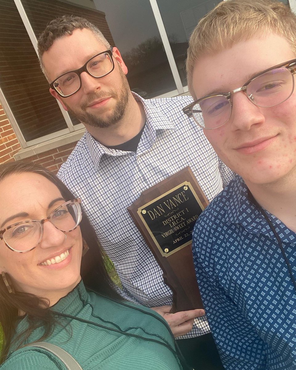 danvance's tweet photo. So honored and humbled to receive this year’s Virgil Sweet Award from the IBCA.

Basketball in the state of Indiana is my life and has been for a long time. Covering it, coaching it, working in it daily…all I do is basketball most of the time. https://t.co/9ZwiaoM3PZ