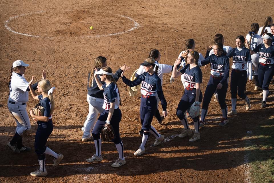 salts2020's tweet image. BIG TITAN W!!!!💯💯💯 Your Lady Titans clap back at Fox Chapel today with an 8-0 W!!! Bethany Rodman threw a gem of a game and had a 2-run homer!!!!💎💎The rest of the team pounded the ball too!! #revengetour😈😈😈
