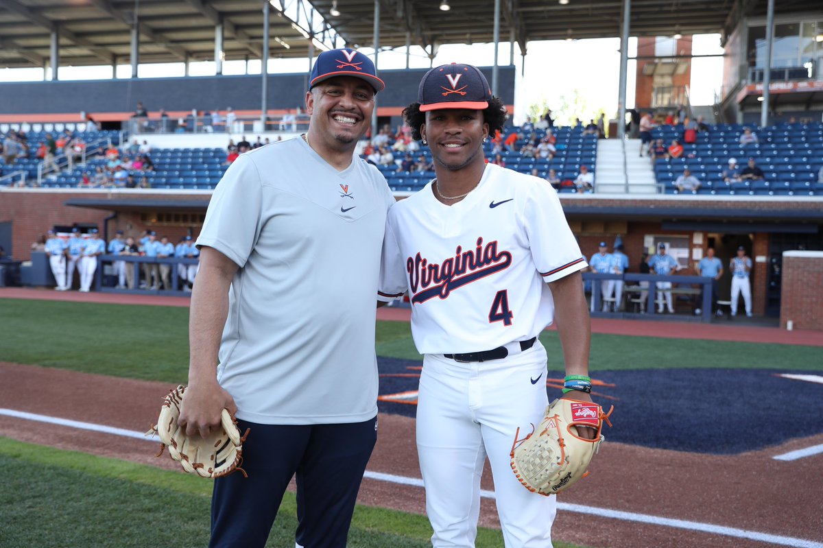 .@Coach_TElliott first pitch will be one to remember! 🔶⚔️🔷 #GoHoos