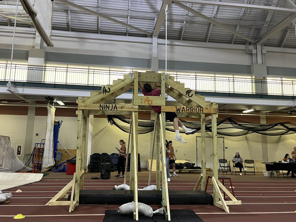 WallaceChad's tweet image. Enjoying AU Ninja Warrior tonight. Thank you AU engineering for adding one new obstacle each year. The course is AWESOME now!
