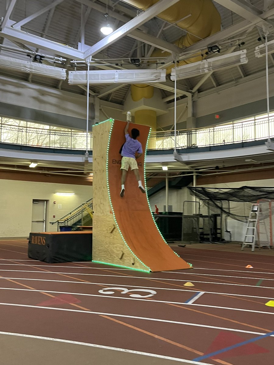 WallaceChad's tweet image. Enjoying AU Ninja Warrior tonight. Thank you AU engineering for adding one new obstacle each year. The course is AWESOME now!