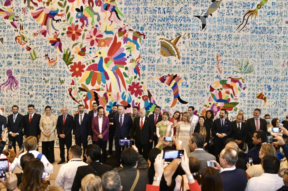 omarfayad's tweet photo. #Hidalgo presentó al mundo 🌎 desde España 🇪🇸 en el #TianguisInternacionalPueblosMágicos, el bordado más grande registrado en cualquier país, avalado por el Guinness World Records @GWR: ¡Un Tenango hidalguense! #LaMagiaDeHidalgoEnBarcelona https://t.co/32SGbEva8S