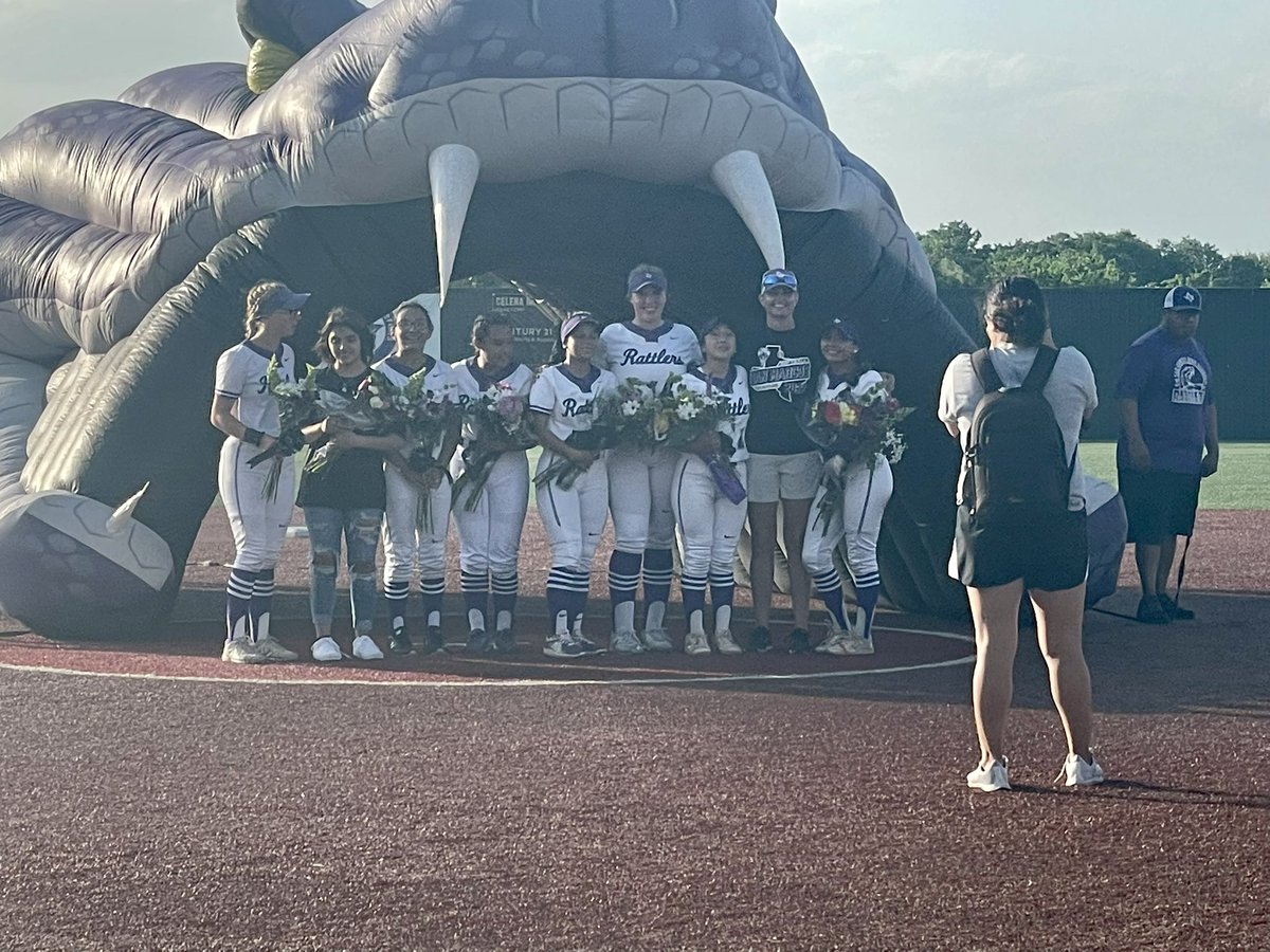 LMatejo's tweet photo. Y’all, I’m getting super emotional as these senior events keep coming. 😭Tonight @SMHS_SMCISD honors the @smhs_2022 softball team members. Best wishes, ladies! @CoachStoSM https://t.co/sxvnyc3pEH