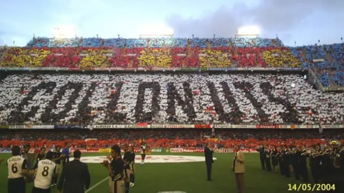 vcfUSA's tweet photo. Bona matina!
Valencians en peu alcem-se.
Que la nostra veu
la llum salude d'un sol novell!
#VolemLaNovena #VolemLaCopa #Collonuts #Amunt https://t.co/I6DmNA8G54