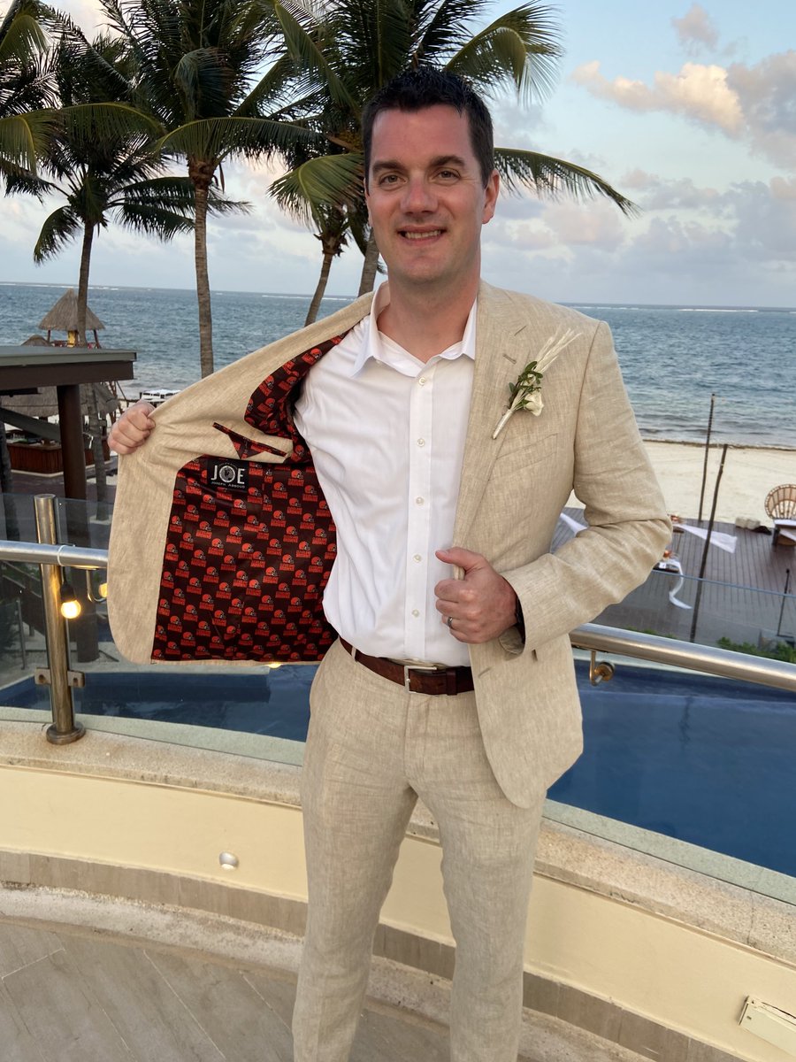 MikeConrad44's tweet photo. Representing The ⁦@Browns⁩ in Cancun Mexico!! Congrats Becca and Marcus Williams !! #browns! https://t.co/QLcQBtY7lc