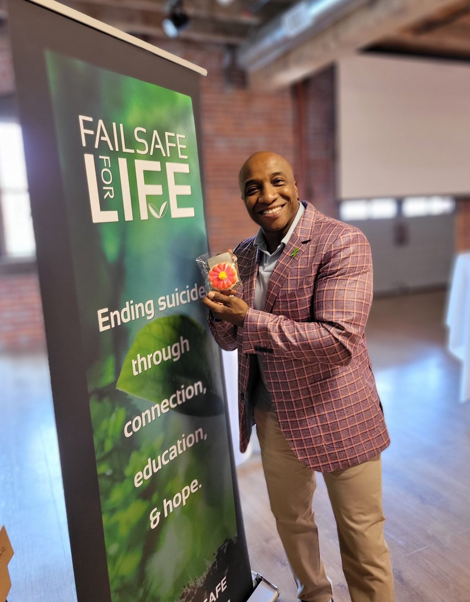 They put the brotha with the sweet tooth in charge of labeling the cookies. 🍪 <a href="/FailSafeforLife/">FailSafe for Life</a> #SpringForHope #SuicidePrevention #SuicideAwareness