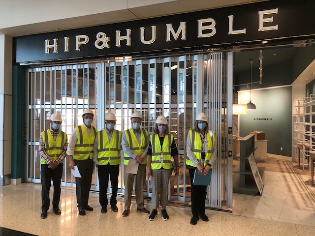 Happy #earthday 🌎 As we work to reduce our carbon footprint, we look for innovative ways to reduce reuse recycle! One of our recent faves was recycling vintage appliances and housewares to use as unique display pieces @hipandhumble in <a href="/slcairport/">Salt Lake City Airport</a> ♻