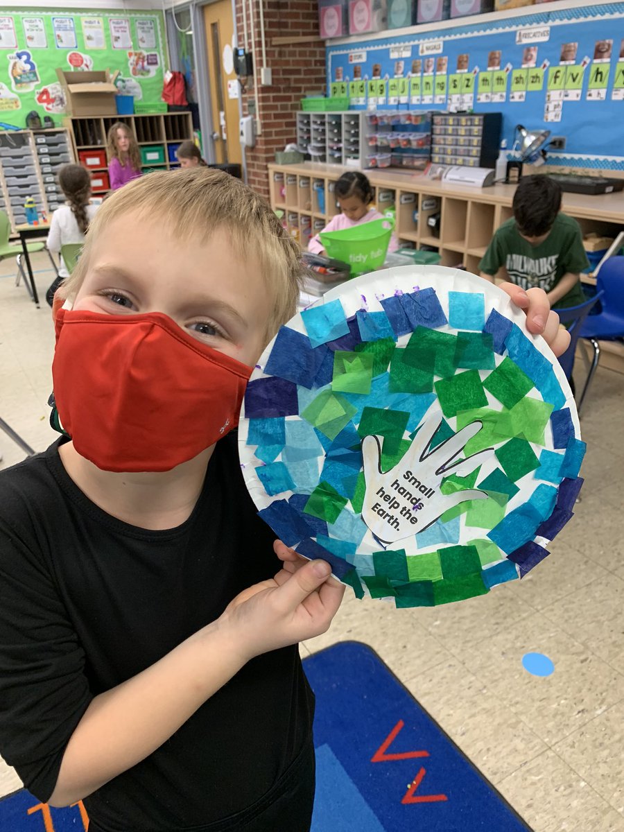 jlpertler's tweet photo. Small hands help the Earth. #wal109 #engage109 @katie__bandy https://t.co/7DROqIPUGi
