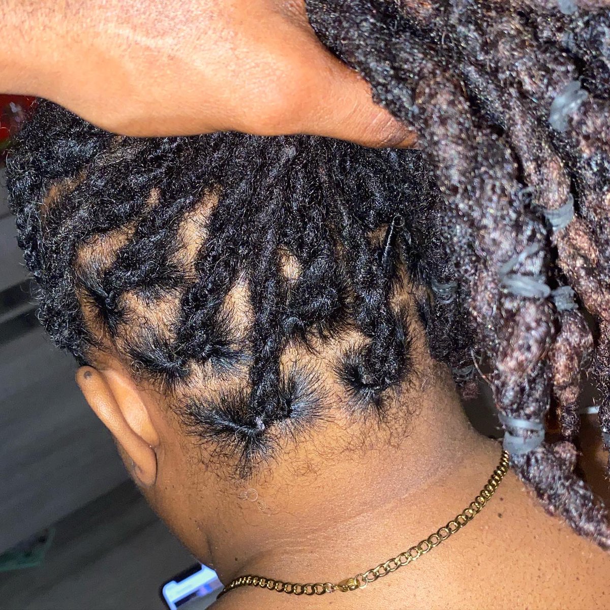 LudLocks's tweet photo. La précision ✨ #coiffure #locks #vanilles https://t.co/yjG8ADD5hi