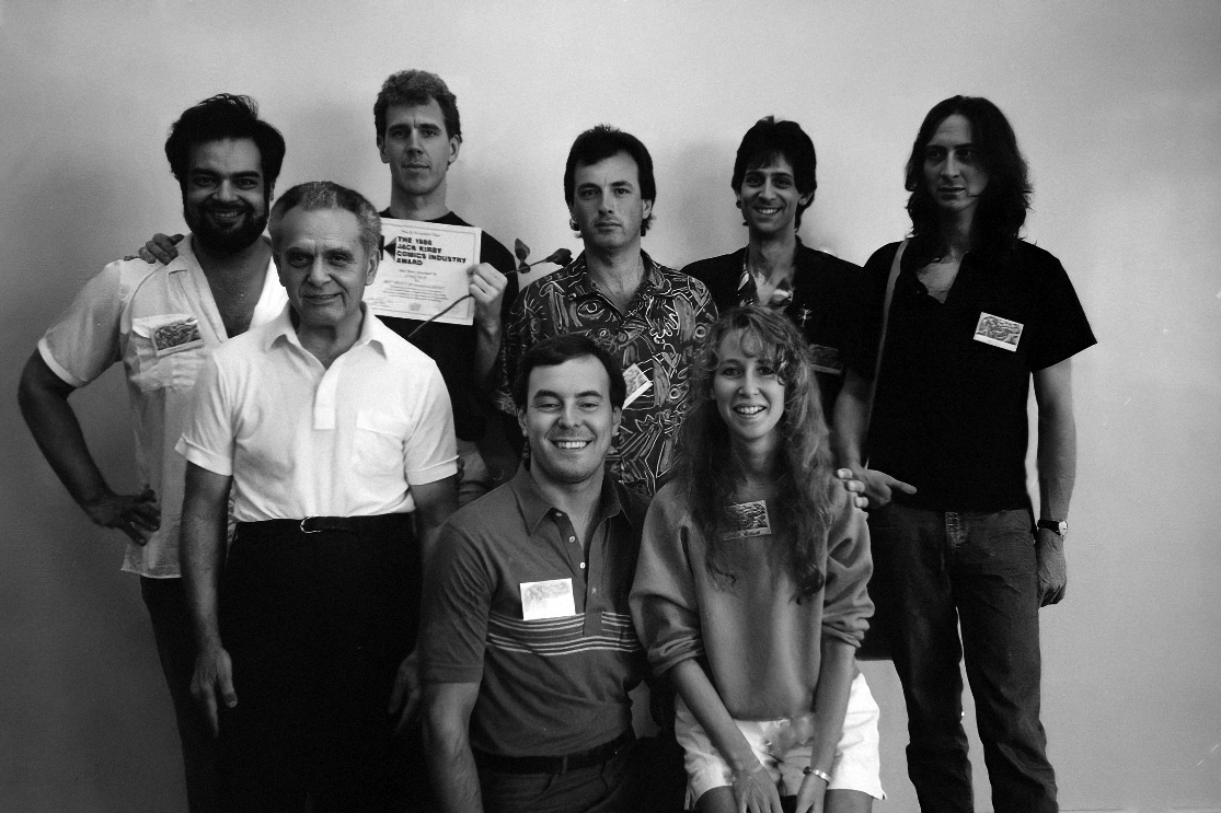 Fotosdecomics's tweet photo. Siempre es buen momento para volver a esta maravillosa foto de Jackie Estrada: Jack Kirby junto a los ganadores del Kirby Award de 1986 en San Diego Comic Con: George Perez, Steve Rude, Dave Gibbons, John Totleben, Frank Miller, Jerry Ordway y Karen Berger.    😍 https://t.co/hbDhI2T2s8