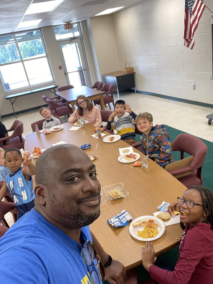 Bold_Leader864's tweet photo. It’s the 4th Friday of the month so you know what that means….Student of the month luncheon!! #TheWaterlooWay #MakingWaysNotExcuses #LooLove365 https://t.co/QzRVvWnizX