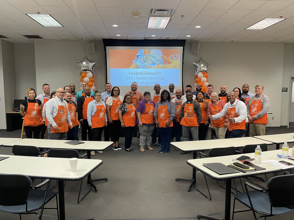 alram2025's tweet photo. Congratulations to all the Hourly, DSs &amp; CXMs for graduating from the D111 Action Learning Development Classes. Thank you for all you do!!! @LewisHom https://t.co/3dcg0jdm0y