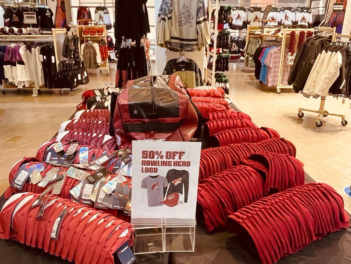 azcoyotesshop's tweet photo. #Happy #gameday #Yotes fans!!! Stop by the store today. All Howling Head gear gets an extra 50%OFF.

#hockey #puckdrop https://t.co/6BO71CHXIe
