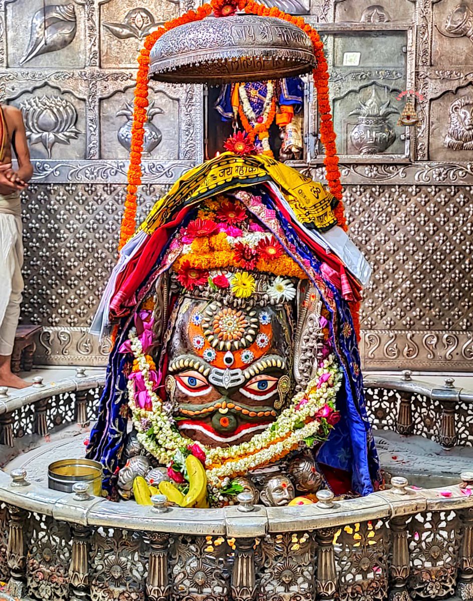 12Jyotirling's tweet photo. श्री महाकालेश्वर ज्योतिर्लिंग का आज के भस्म आरती शृंगार दर्शन 23.04.2022 https://t.co/t2GLrtPBTi