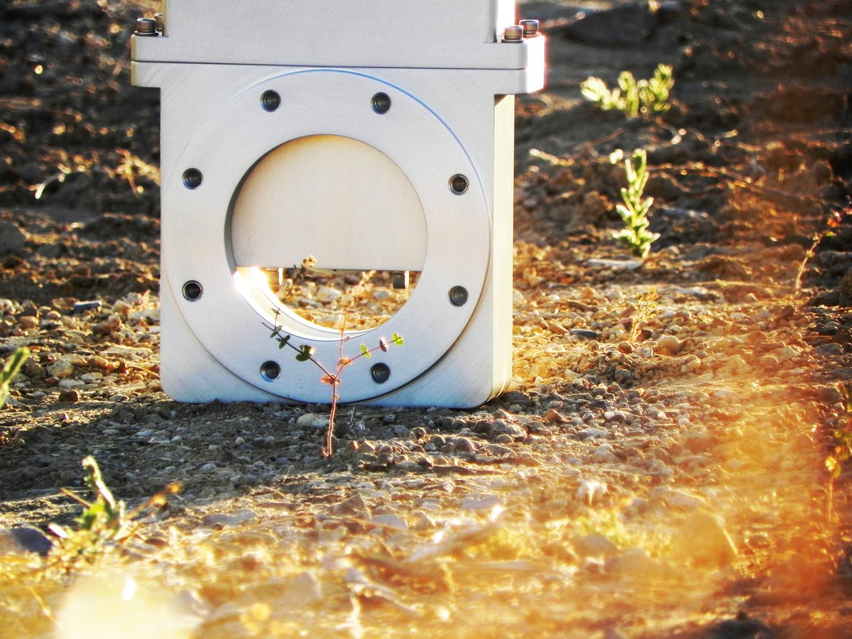 cameronmurri's tweet photo. Happy Earth Day!🌎Green tech such as solar panels, nuclear fusion, & energy efficient batteries all depend on vacuum to be produced. So maybe nature doesn't abhor a vacuum!
#EarthDay #EarthDay2022 #VacuumTechnology #VacuumTech #VacuumScience #GreenEnergy #RenewableEnergy https://t.co/kXmyPy67Ui