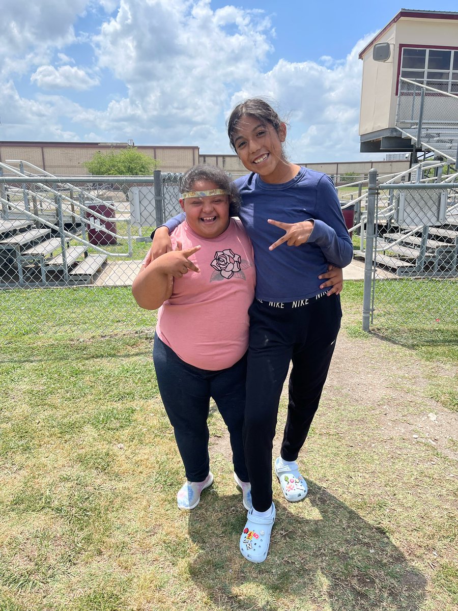 monicalerma_'s tweet photo. because these besties are just too cute to not post 😍 #AllMeansAll https://t.co/BNcFeBa3Zw