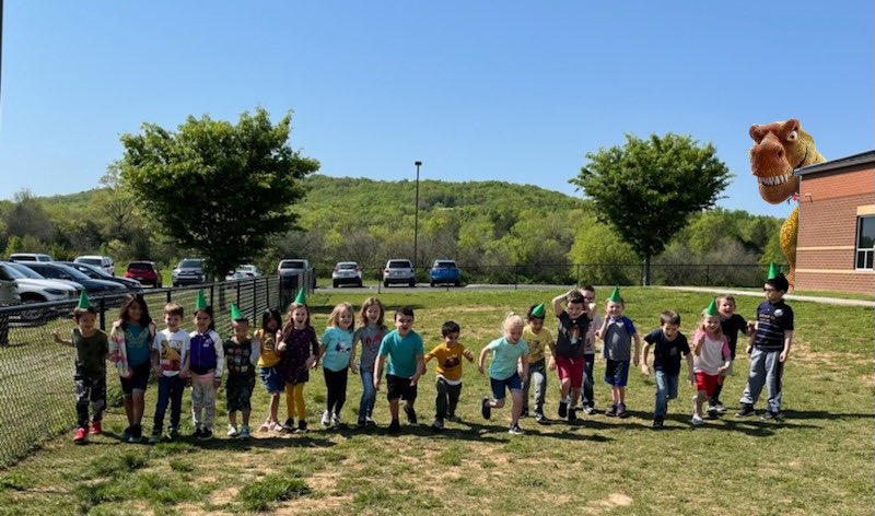 MrsPulkBCE's tweet photo. Alphabet countdown started this week and today was letter Dd! We had activities surrounding dinosaurs and even got a pet dinosaur for the day! Also, look at the dinosaur we saw at recess! @goostreek @BCE_Bucks https://t.co/zfujM0wAF6