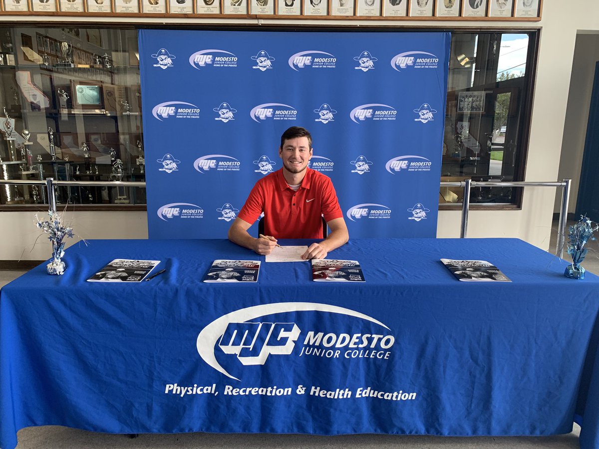 lukebrown360's tweet photo. Extremely grateful and excited to announce I’ve signed my NLI to continue my academic and baseball career at CSU East Bay. Thank you to all of my coaches, teammates and family for your contributions to making this next opportunity possible! #RollPios @PiosBaseball https://t.co/Wi6gdXP7Pb